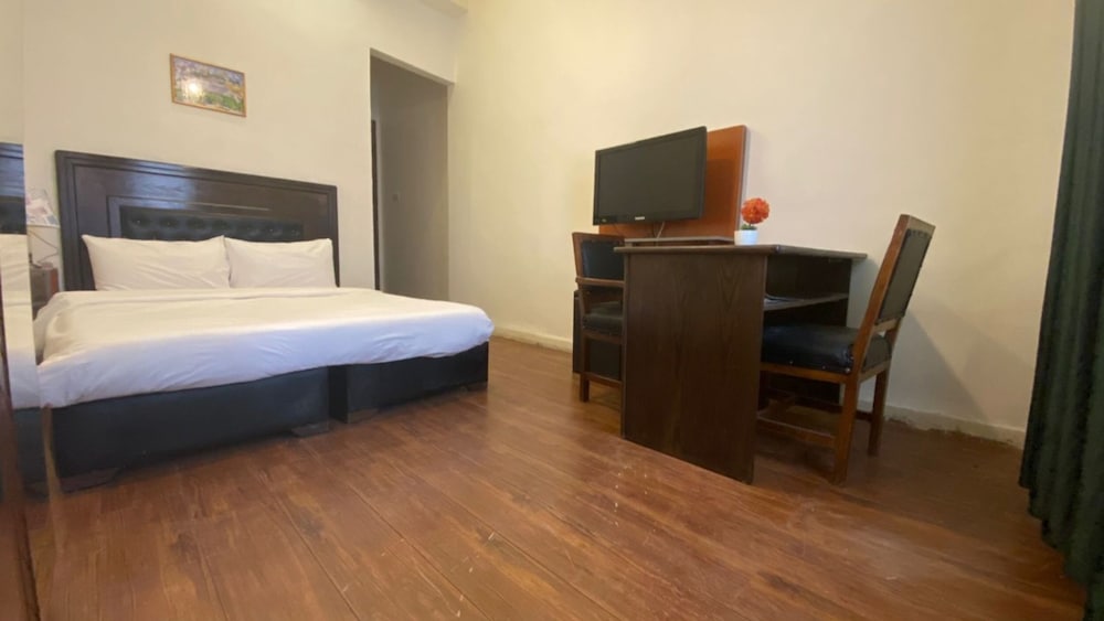 Double Room - Photo 8