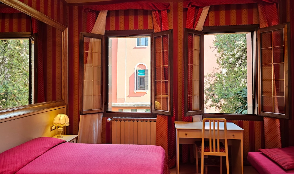 Superior Triple Room, Garden View photo 3