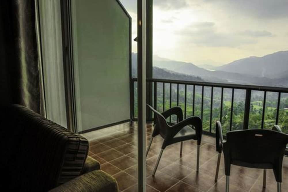Superior Double Room, 1 Queen Bed, Mountain View photo 2
