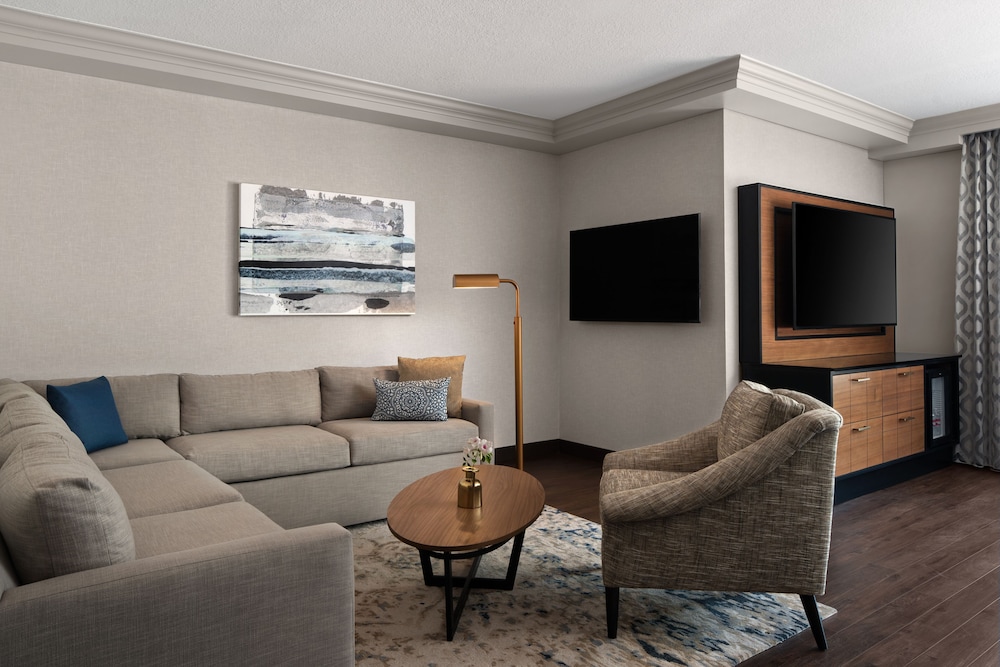Suite (California) - Photo 3