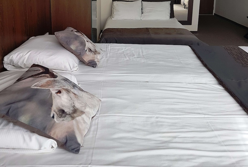 Junior Suite, 1 King Bed, Balcony (Bathtub) - Photo 6