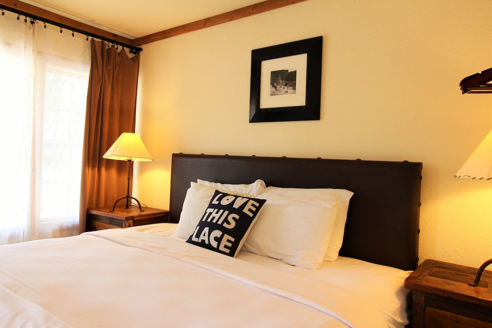 Classic Room, 1 King Bed photo 1