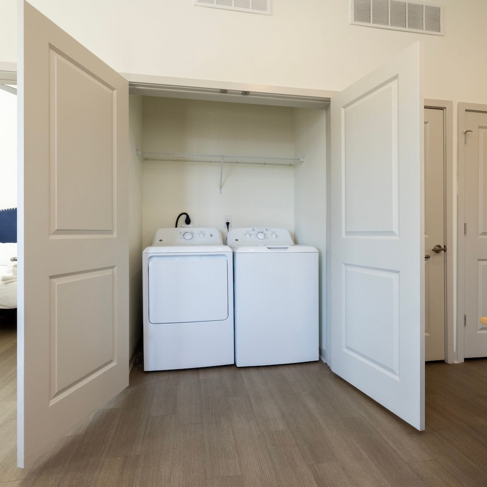 Modern Nulu 2BR Cozysuites 04, Billede 24