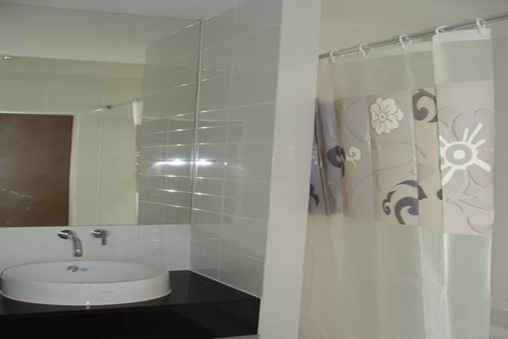 1-Bedroom Apartment photo 3
