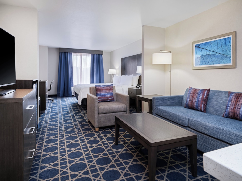 Premium Room, 1 King Bed - Photo 5