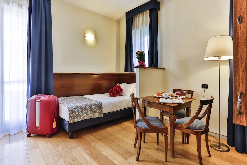Standard Double or Twin Room - Photo 4