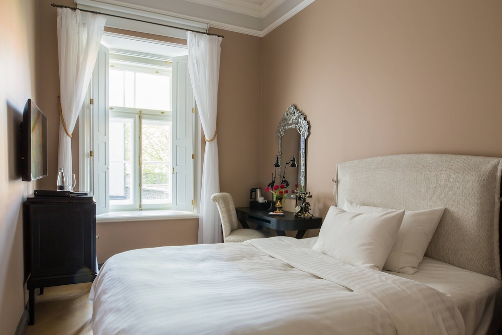 Comfort Room, 1 Double Bed (Courtyard View)