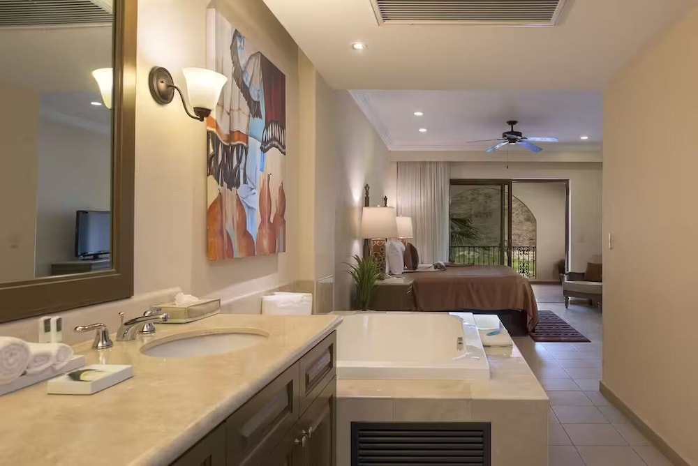 Deluxe Suite, Ocean View photo 2