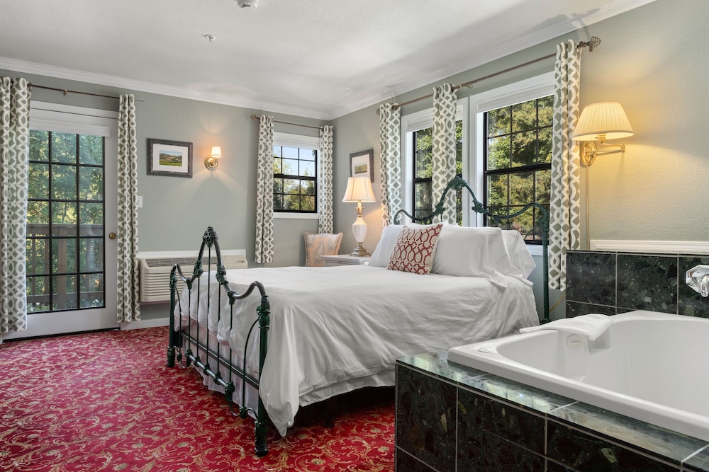Room (Lady Brittany) - Photo 1