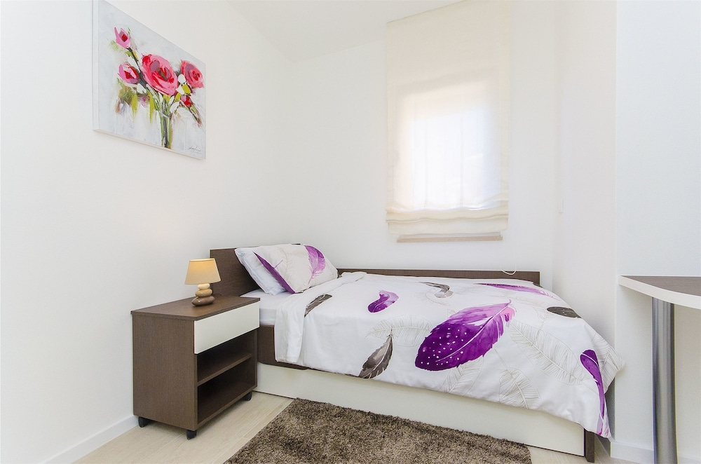 Apartment (A2)