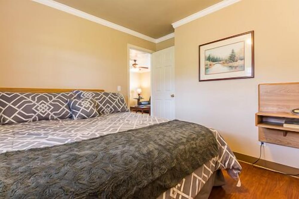 Standard Cabin, Multiple Beds, Non Smoking (208-214) photo 2