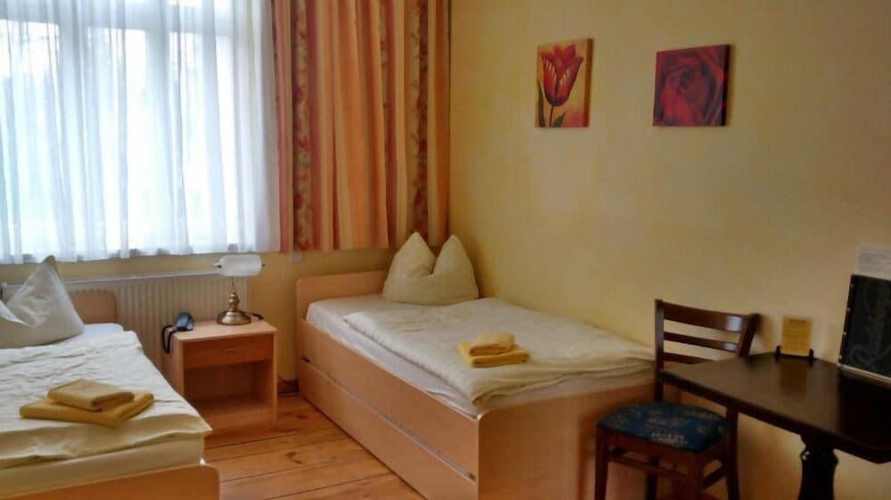 Family Apartment, 2 Bedrooms, Non Smoking, Courtyard View photo 2