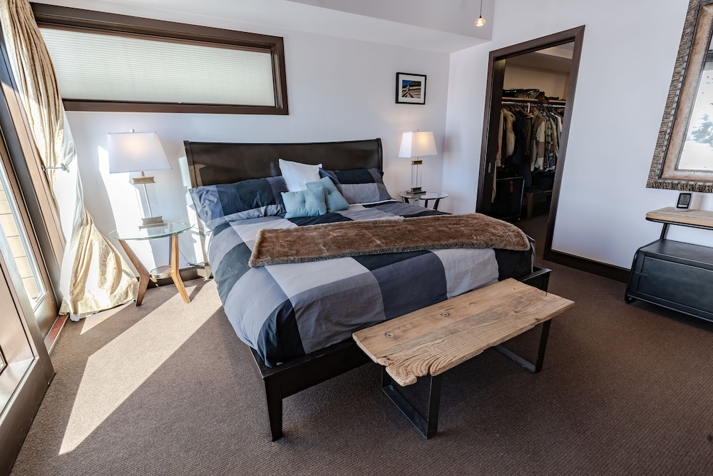 Standard Room, 1 Queen Bed photo 3