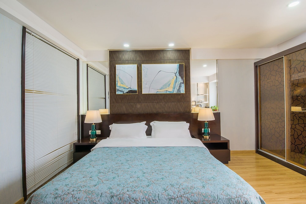 Elite Room, 1 King Bed photo 1