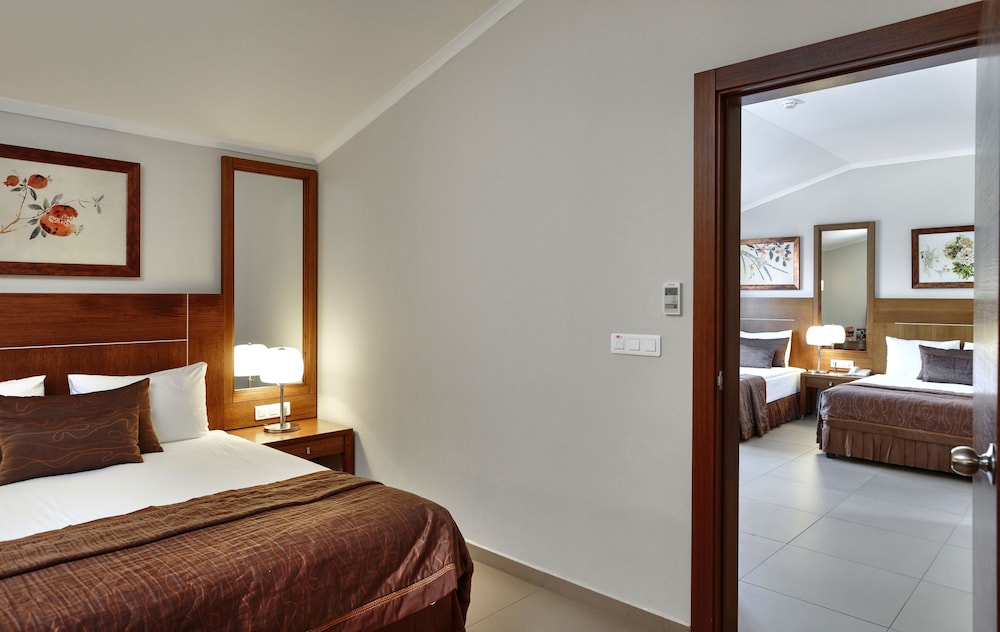 Club Quadruple Room, Garden View