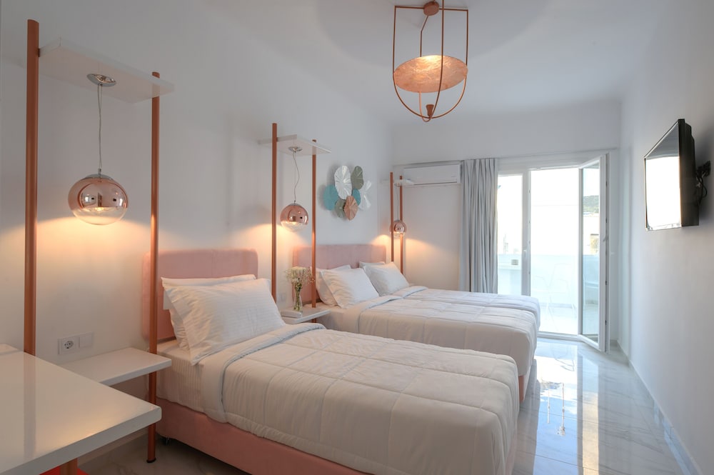 Triple Room, City View photo 3