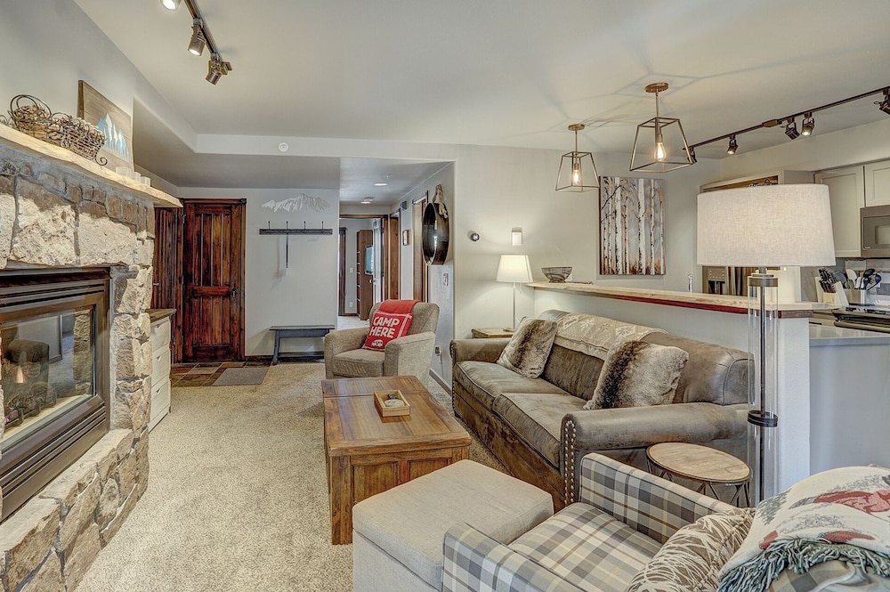 Exclusive Condo, 2 Bedrooms, Pool Access photo 1