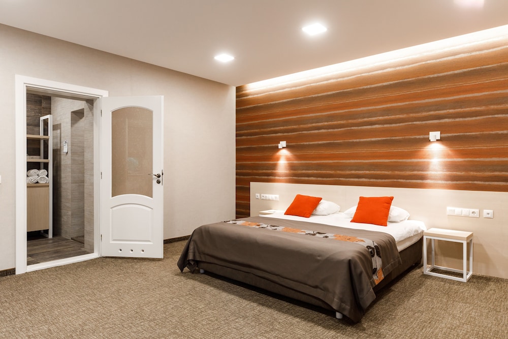 Suite, Fireplace (Kitchenette)