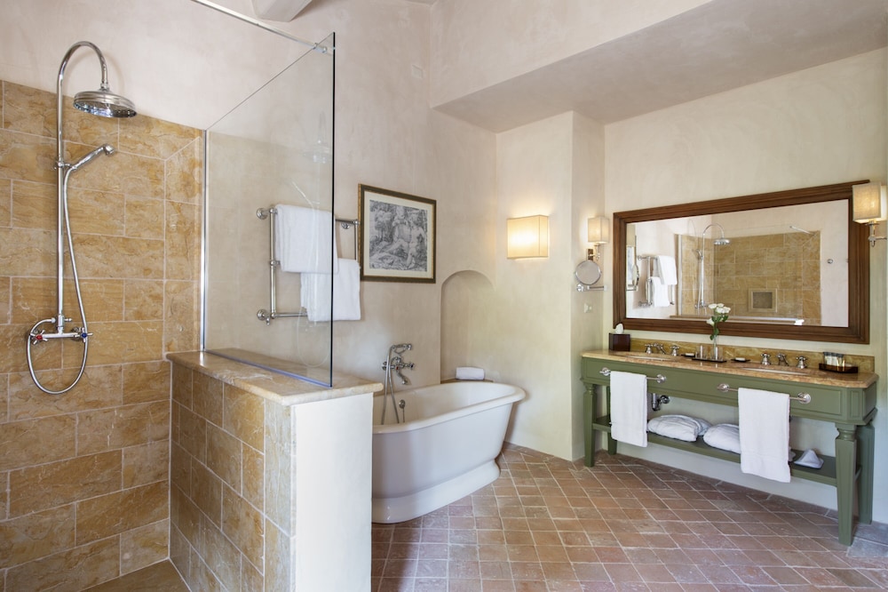Deluxe Suite photo 2