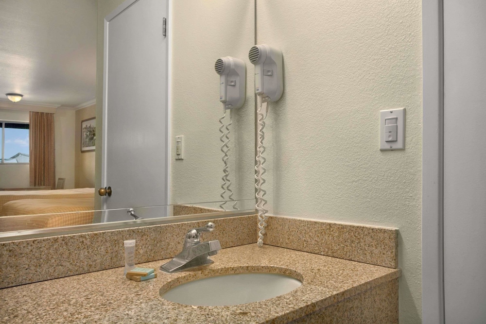 Room, 2 Double Beds, Non Smoking (Mobility) - Photo 4