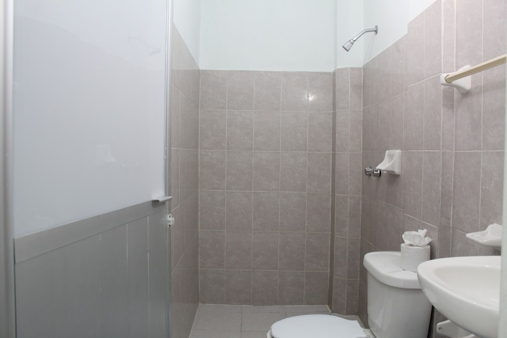 Basic Twin Room - Photo 6