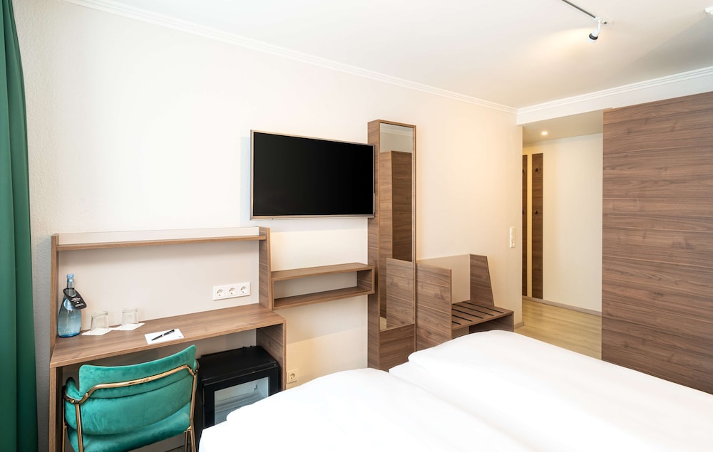 Standard Double Room - Photo 8