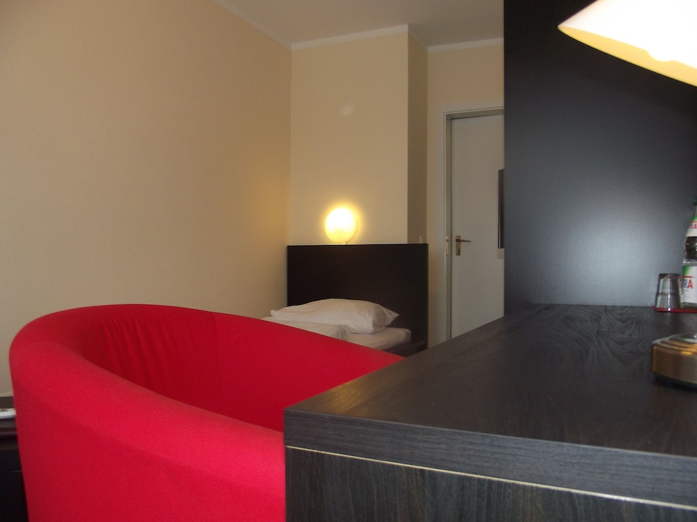 Single Room photo 2