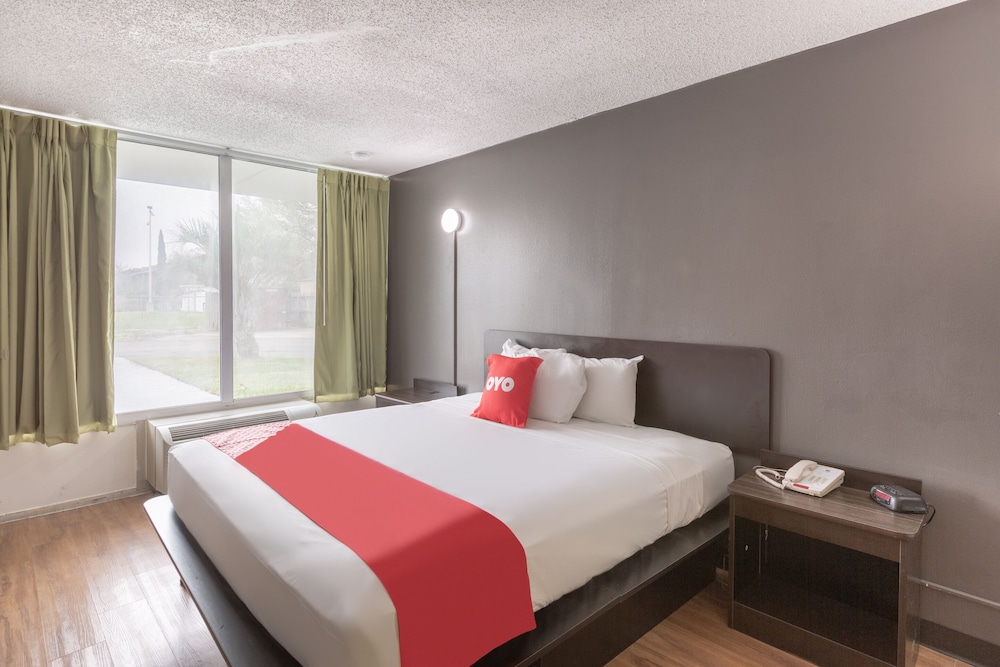 Premium Room, 1 King Bed, Accessible photo 1