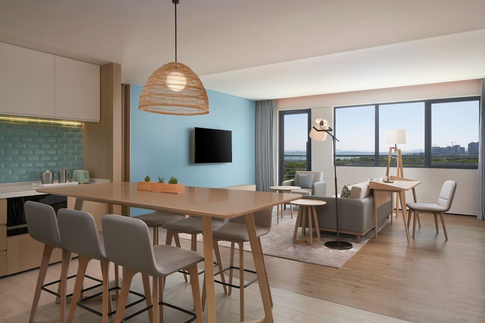 Suite, 1 Bedroom, Balcony - Photo 4