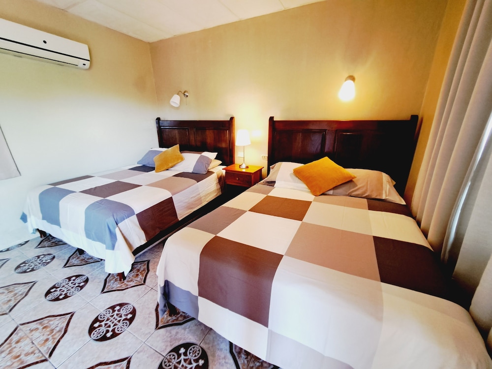 Deluxe Cabin, Multiple Beds, Ensuite, Pool View
