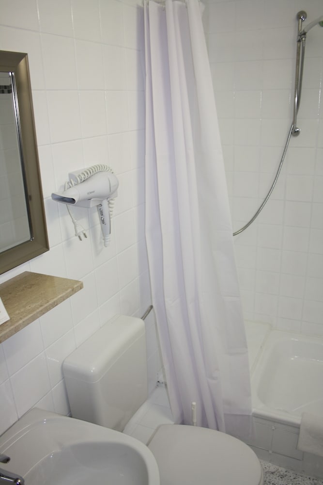 Basic Triple Room photo 2