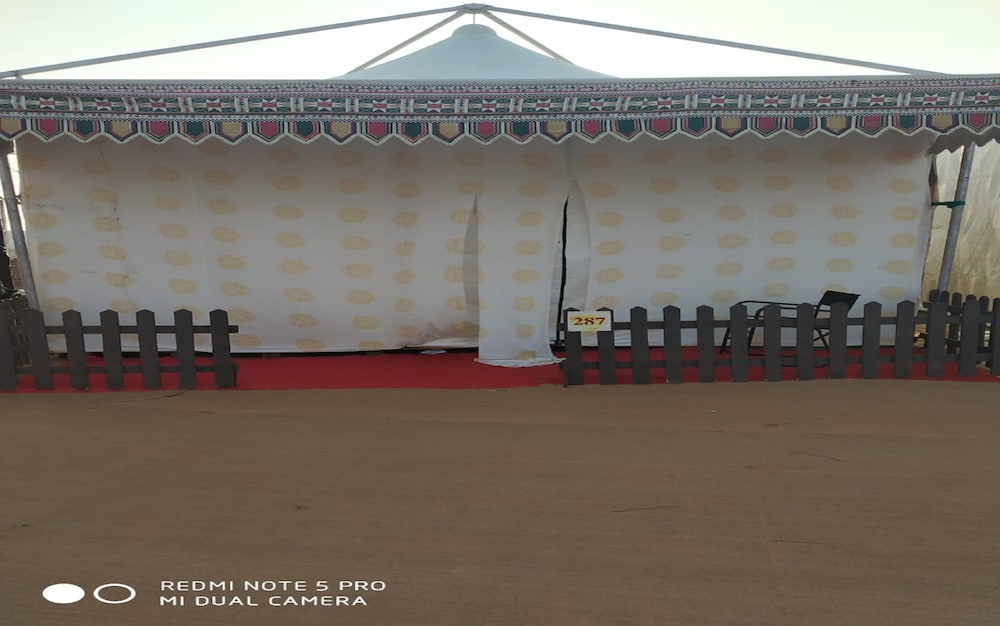 Deluxe Tent photo 2