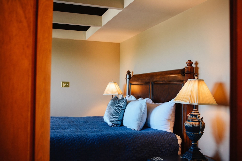 Dorset - Scenic Balcony Room, 1 King Bed photo 3