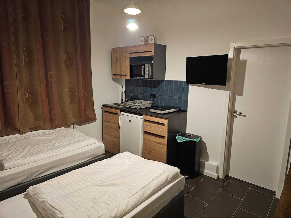 Studio, 2 Twin Beds, Kitchen photo 1