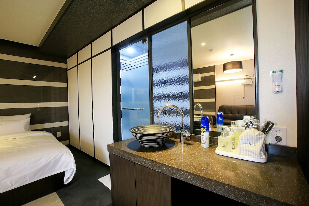 Premium Twin Room photo 2