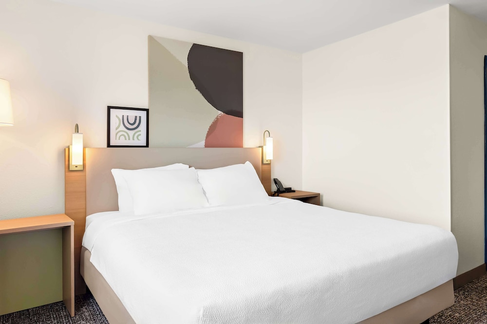 Room, 1 King Bed, Accessible (Mobility, Roll-In Shower) - Photo 2