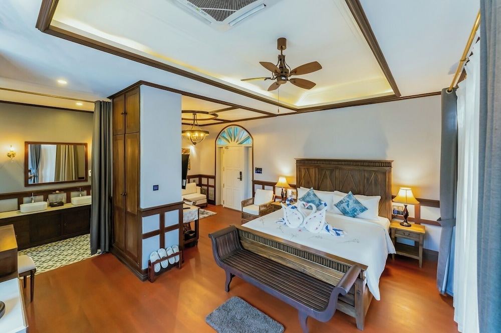 Embassy Suite King Room