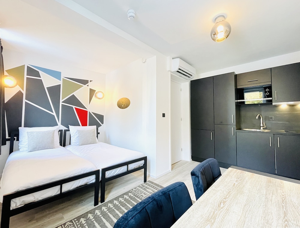 Basic Apartment - Photo 1
