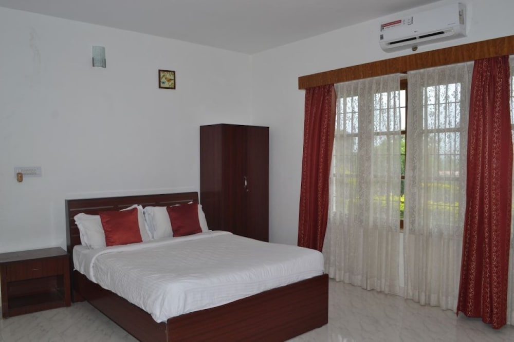 WHITE HOUSE 4 BHK photo 3