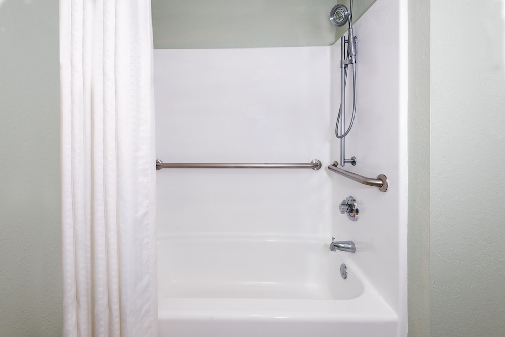 Room, 1 King Bed, Accessible, Non Smoking (Mobility, Transfer Shower) - Photo 4