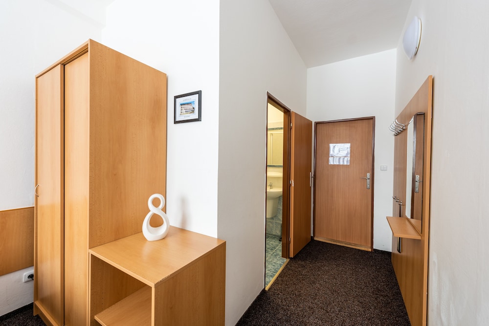 Standard Double or Twin Room photo 2