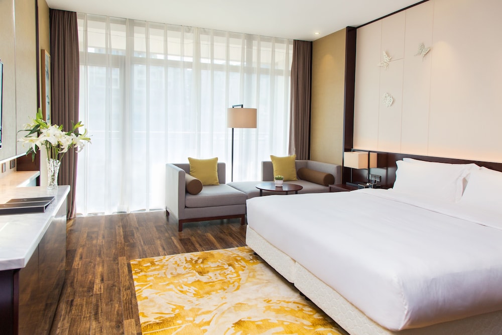 Deluxe Room with King Bed photo 1