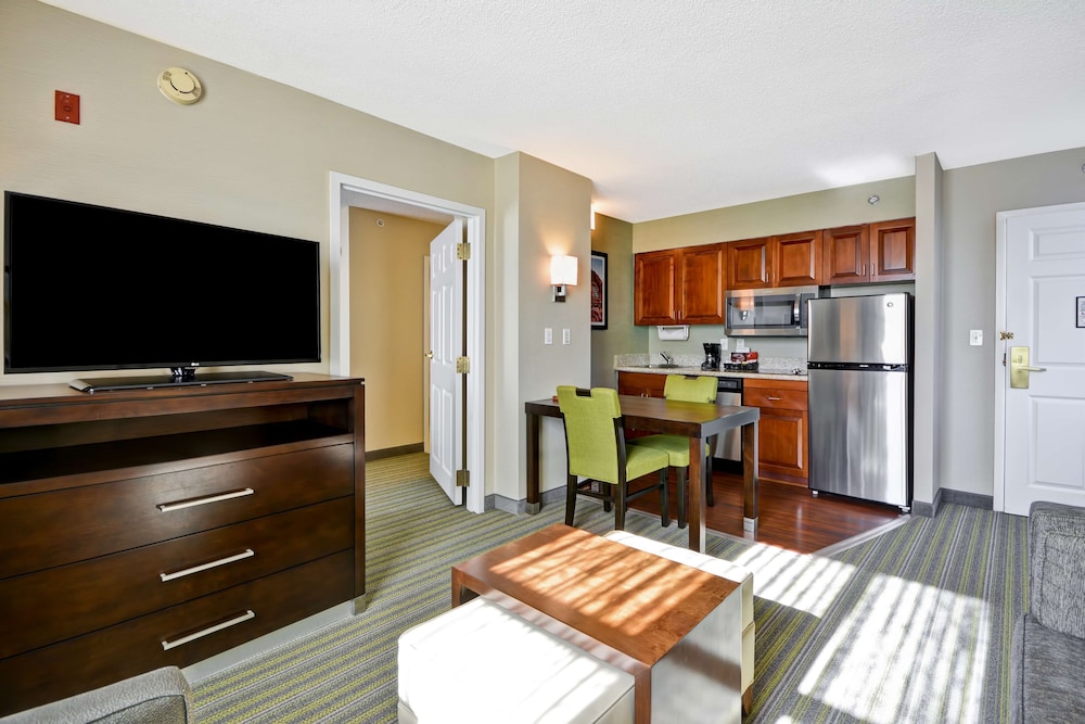 Suite, 2 Queen Beds - Photo 2
