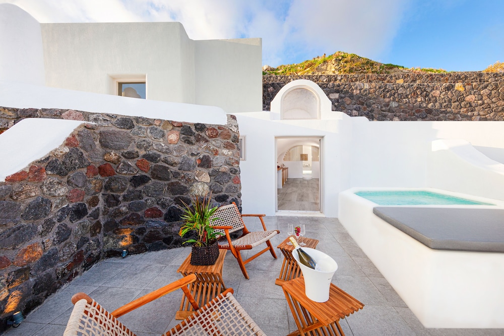 Panoramic Studio Suite, 1 King Bed, Jetted Tub, Sea View