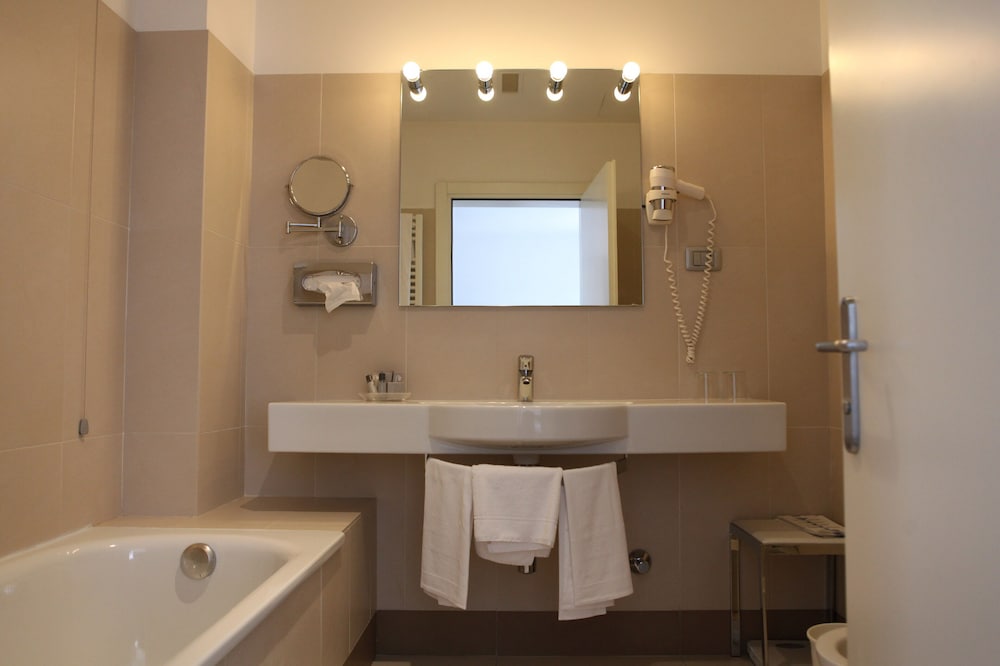 Superior Double or Twin Room - Photo 5
