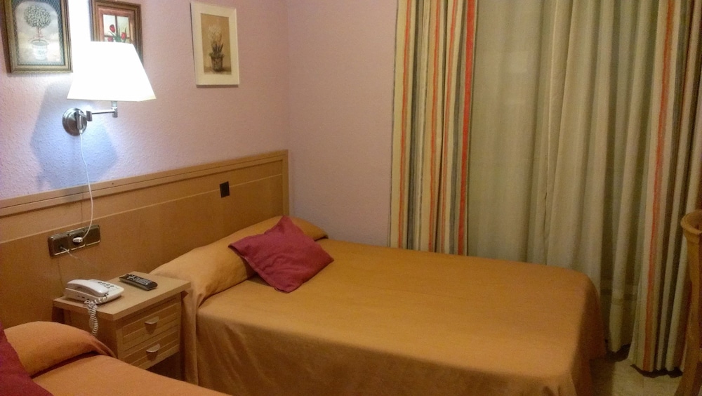 Standard Single Room, 1 Queen Bed, City View photo 2