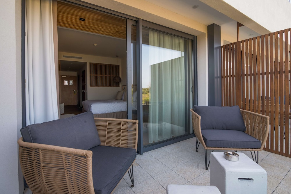 Junior Suite, 1 King Bed, Balcony, Sea View - Photo 13