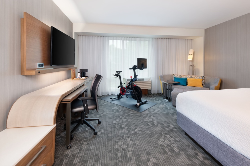 Executive Room, 1 King Bed with Sofa bed photo 1