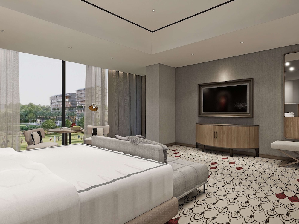 Grand Room, 1 King Bed photo 2