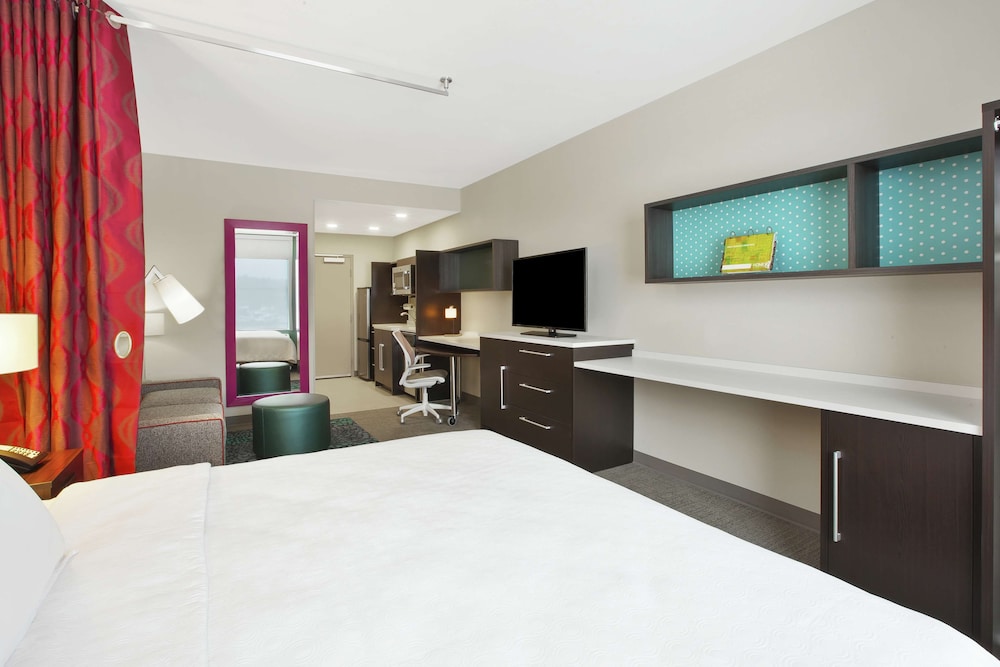 Studio Suite, 1 King Bed, Non Smoking photo 2